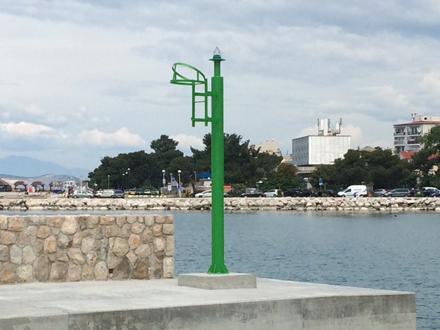 Postavljanje lučkog svjetla u lučici Podvorska, Crikvenica